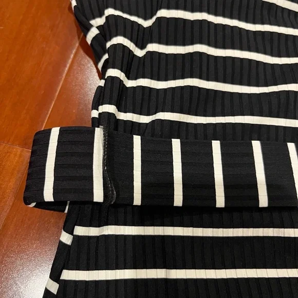 New NWT Lands End Black White Swimsuit Onepiece Stripe Belt Size Extra Small XS - Picture 8 of 8